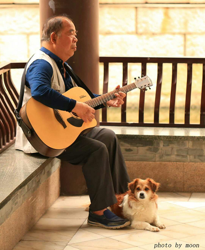 1532589664600284.jpg 《当一个人的时候》作者:明 副本.jpg